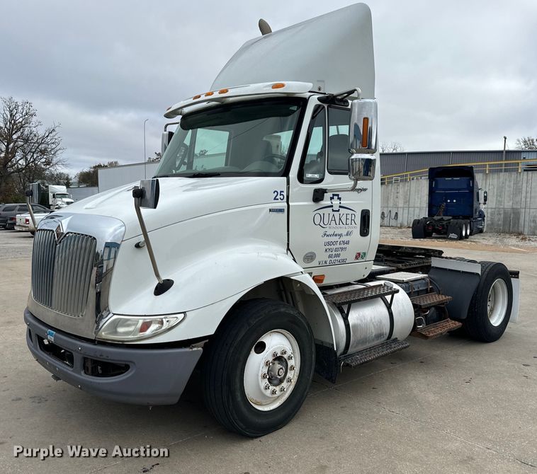 2013 International TranStar 8600 semi truck - EH7240