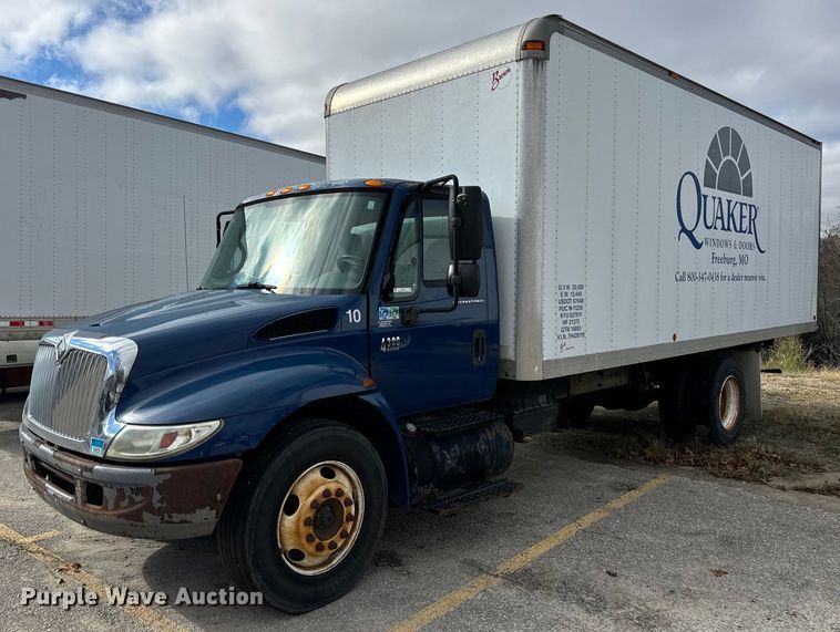 2007 International 4300 box truck - EH7243