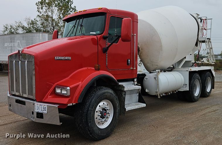 2005 Kenworth T800 ready mix truck - EI8551
