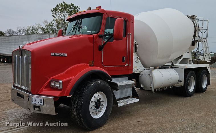 2005 Kenworth T800 ready mix truck - EI8553