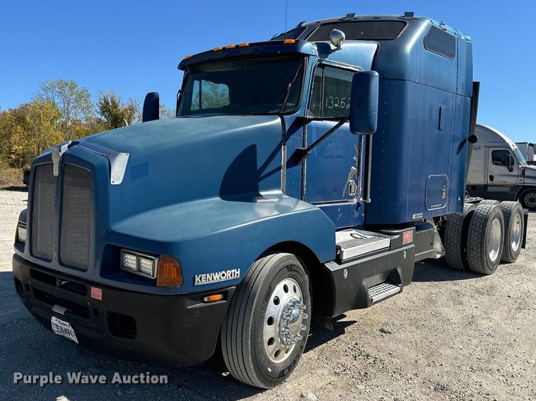 2005 Kenworth  T600 semi truck - EJ5023