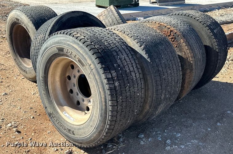 (8) Yokohama 445/50R22.5 tires and wheels - EJ5055