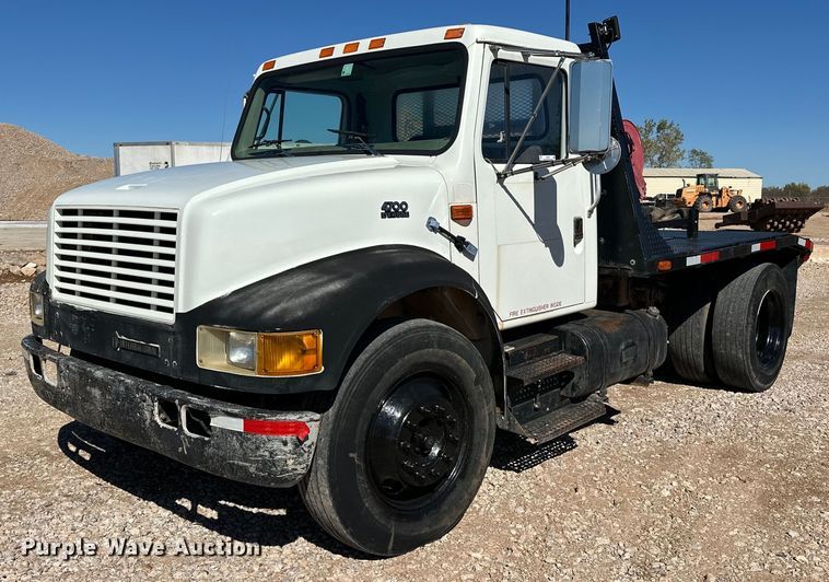 2000 International  4700 4X2 flatbed truck - EJ5062