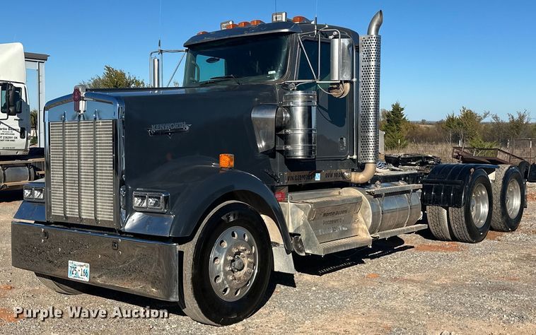2012 Kenworth W900 semi truck - EJ5146