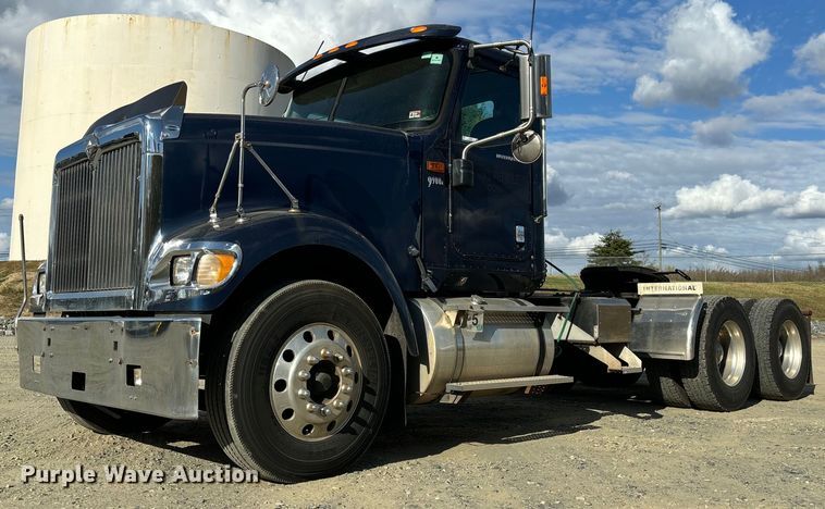 2005 International 9900i semi truck - EL8999