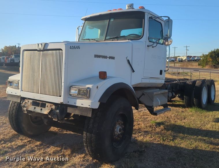 1998 Western Star 4900 truck cab and chassis - EQ2394