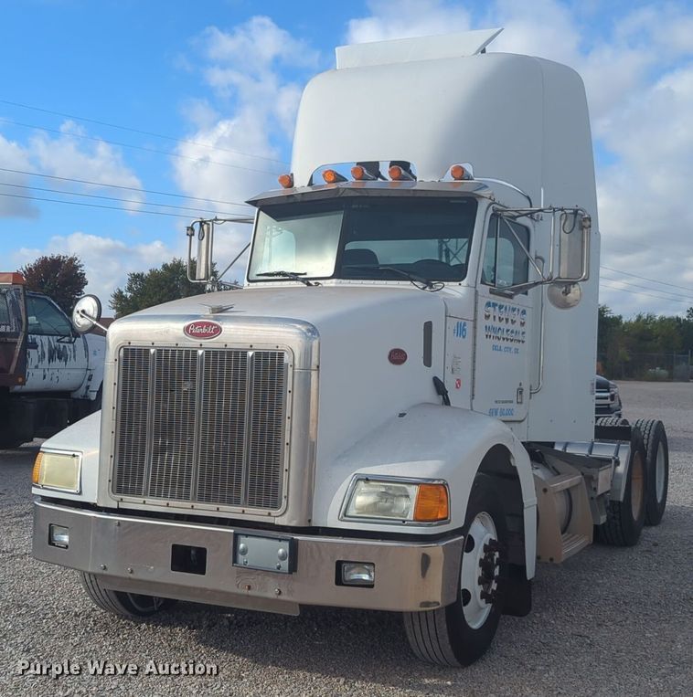 2004 Peterbilt 385 semi truck - EQ2415