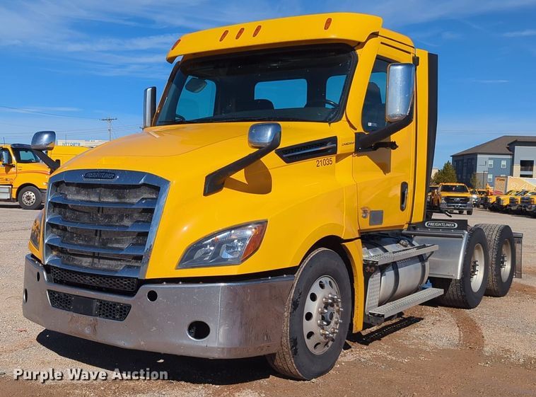 2021 Freightliner Cascadia 126 semi truck - EQ2458
