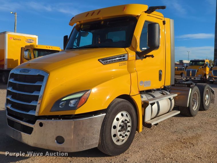 2022 Freightliner Cascadia 126 semi truck - EQ2482