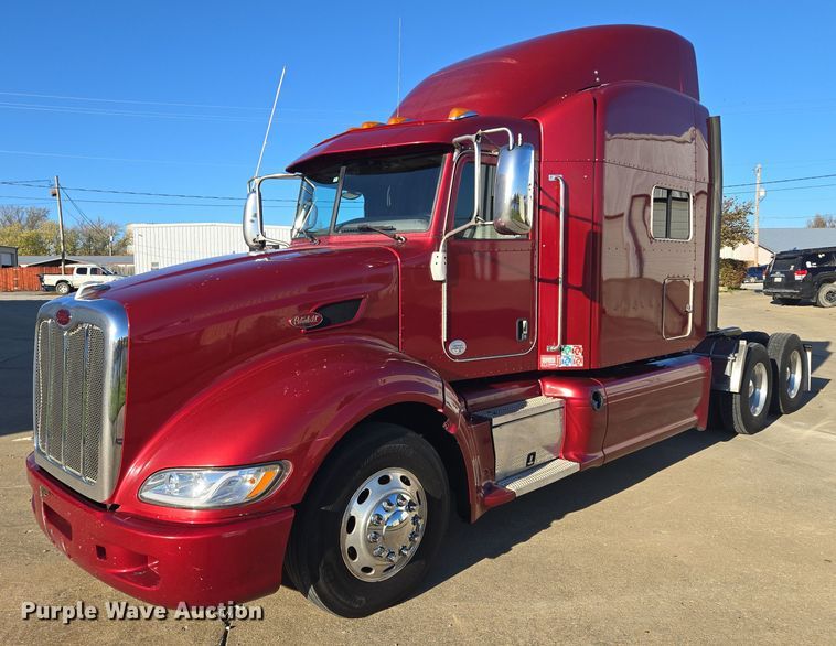 2013 Peterbilt 386 semi truck - EQ3577