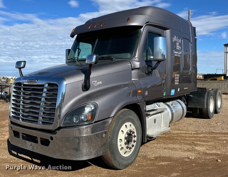 2016 Freightliner Cascadia 125 semi truck - ER8335