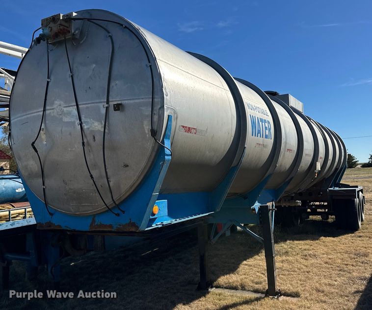 1968 Fruehauf tank trailer - ER8355