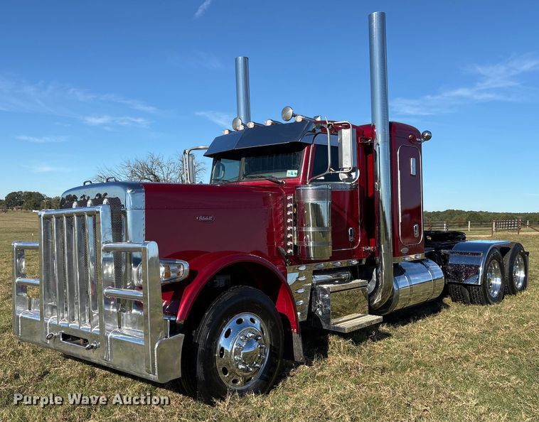 2022 Peterbilt  389 semi truck - JT9658