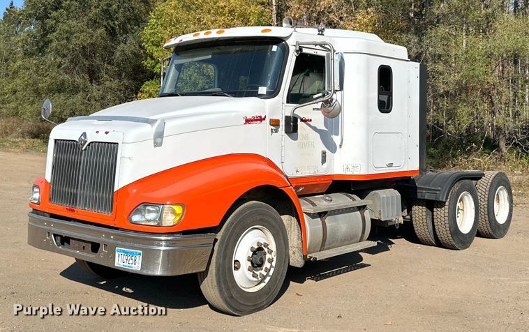 2003 International  9200i semi truck - LR9519