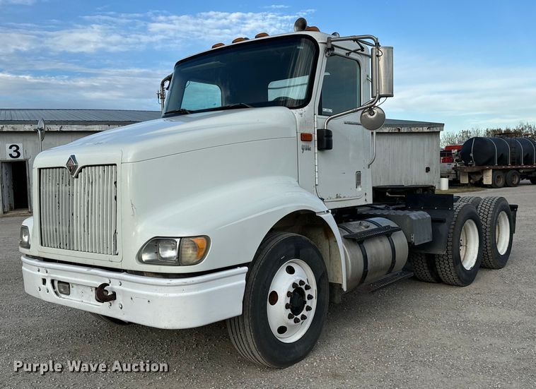 2003 International 9100i semi truck - MS9956