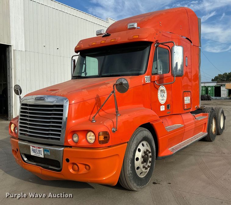 2009 Freightliner  Century Class semi truck - OG9671