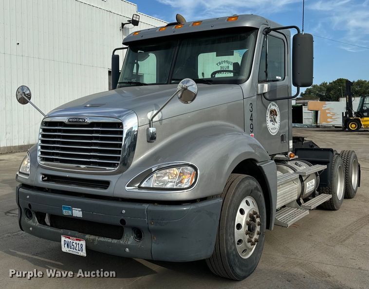 2009 Freightliner Columbia 120 semi truck - OG9672