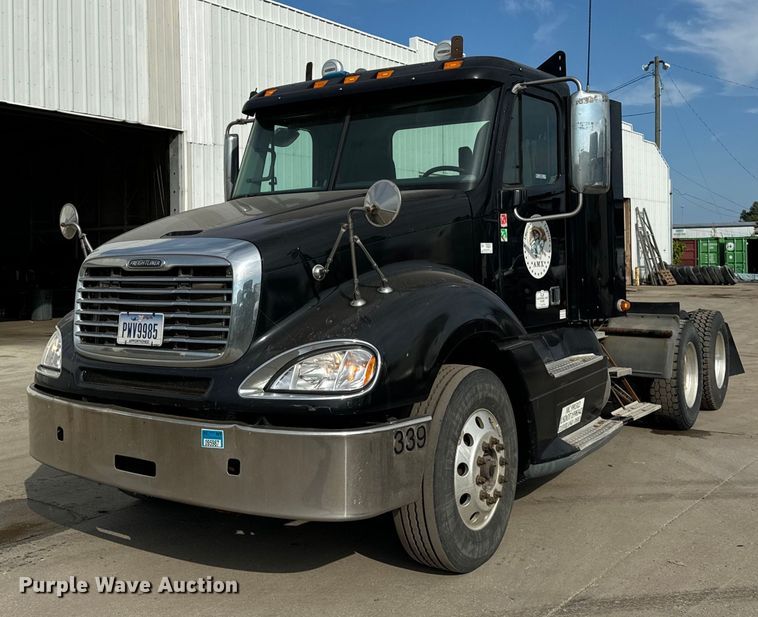2009 Freightliner Columbia 120 semi truck - OG9674
