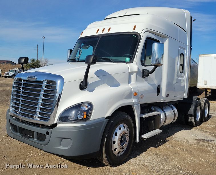 2017 Freightliner Cascadia 125 semi truck - OH9326