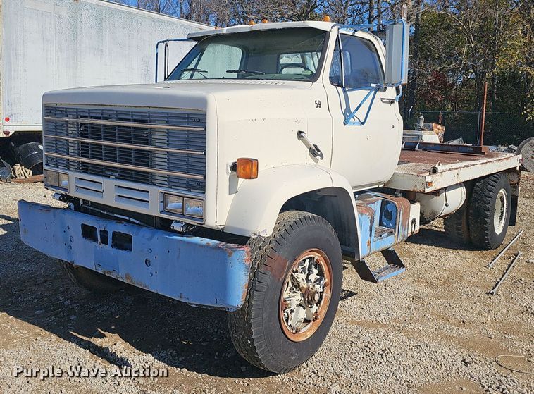 1980 Chevrolet Brigadier  winch truck - OJ9083