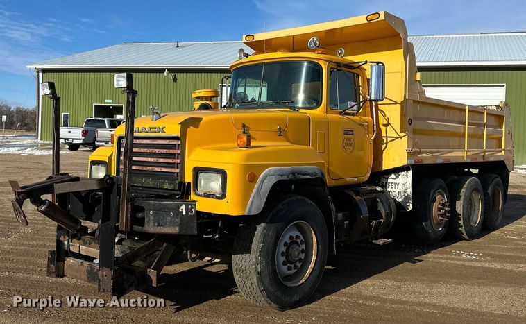 2002 Mack RD690S dump truck - DN0859