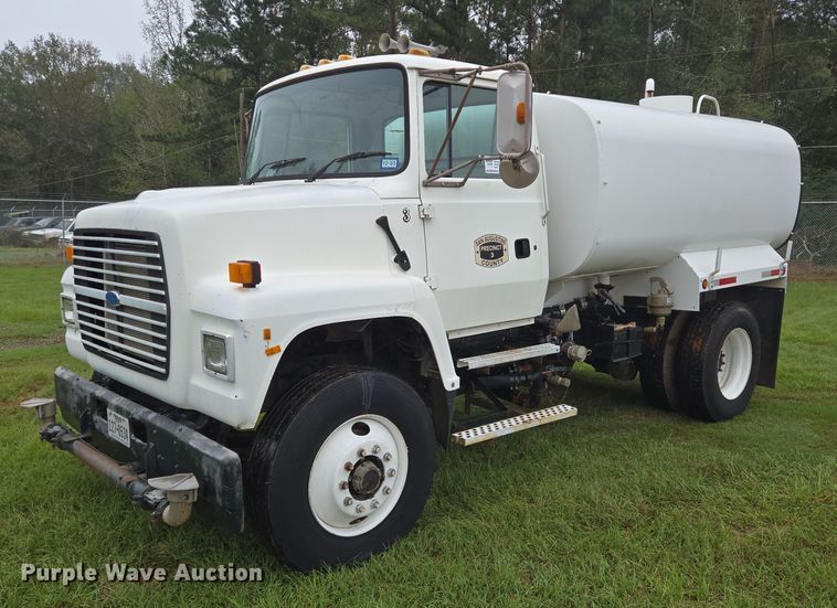 1995 Ford LN8000 water truck - DT5341