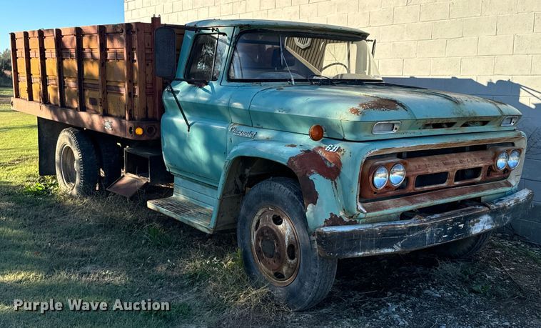 1960 Chevrolet C60 dump flatbed truck - DU9595