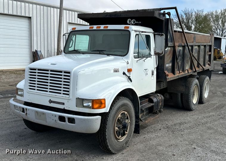 1997 International 4900 dump truck - DU9600