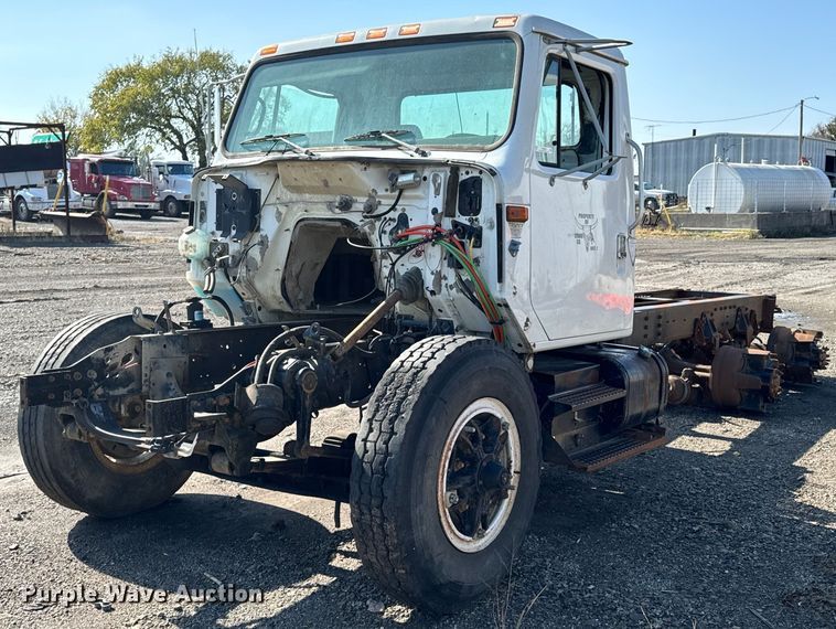 1996 International 4900 truck cab and chassis - DU9603
