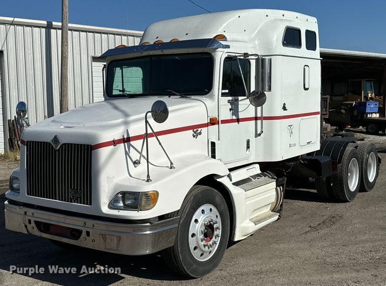 1999 International 9200 semi truck - DU9605
