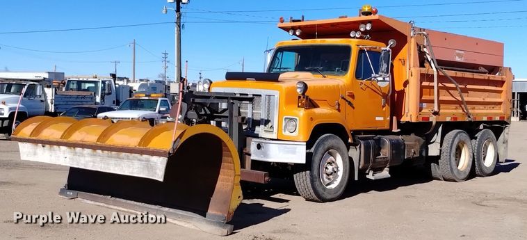 1994 International  2574 dump truck - DV6596