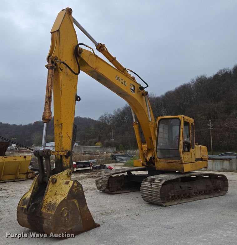 John Deere 690D excavator - DX1602