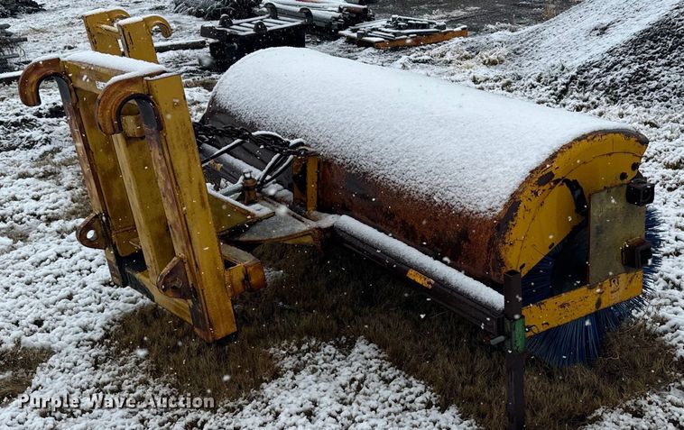 8' W motor grader broom - DX3765