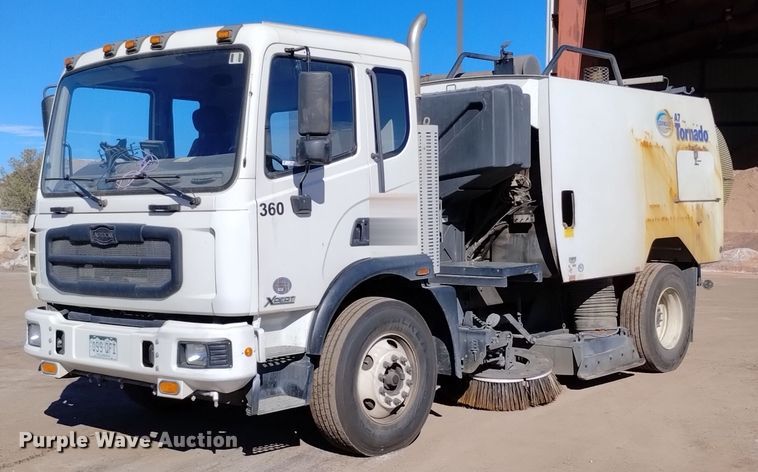 2014 AutoCar Xpert street sweeper truck - EG9966