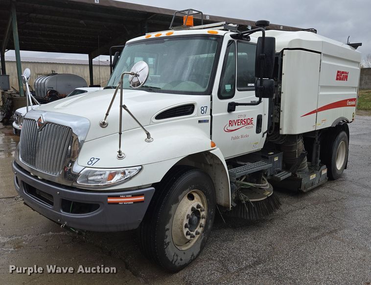 2011 International  4300 street sweeper truck - EQ3635