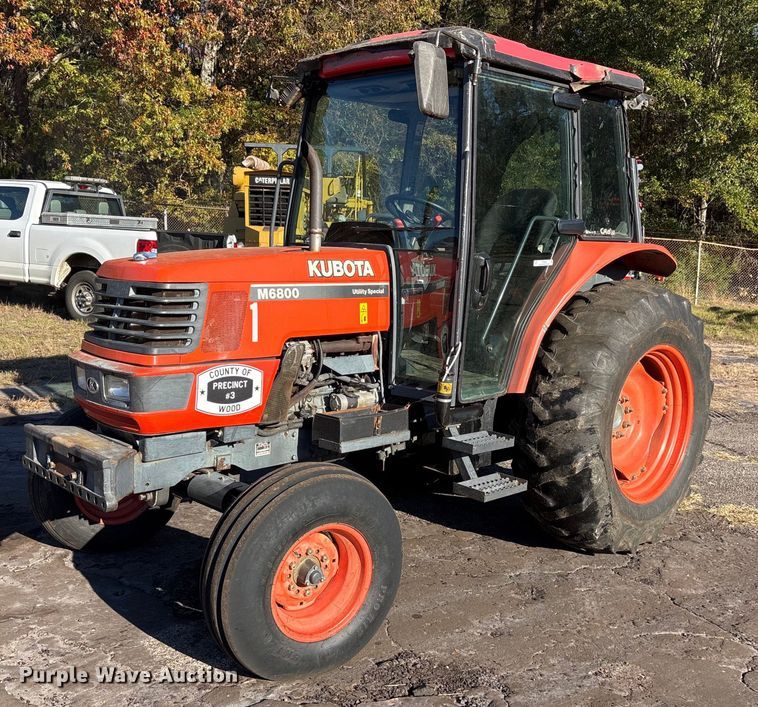 Kubota M6800 tractor - JT9629
