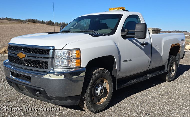 2013 Chevrolet Silverado K2500HD pickup truck - LW9977