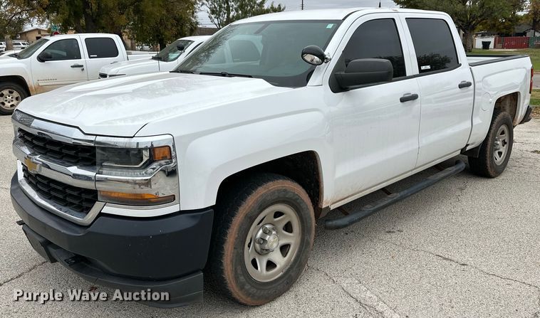 2018 Chevrolet Silverado 1500 Crew Cab pickup truck - NQ9112