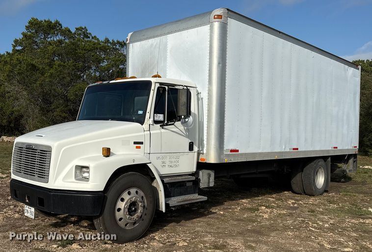 2000 Freightliner FL70 box truck - DO2570