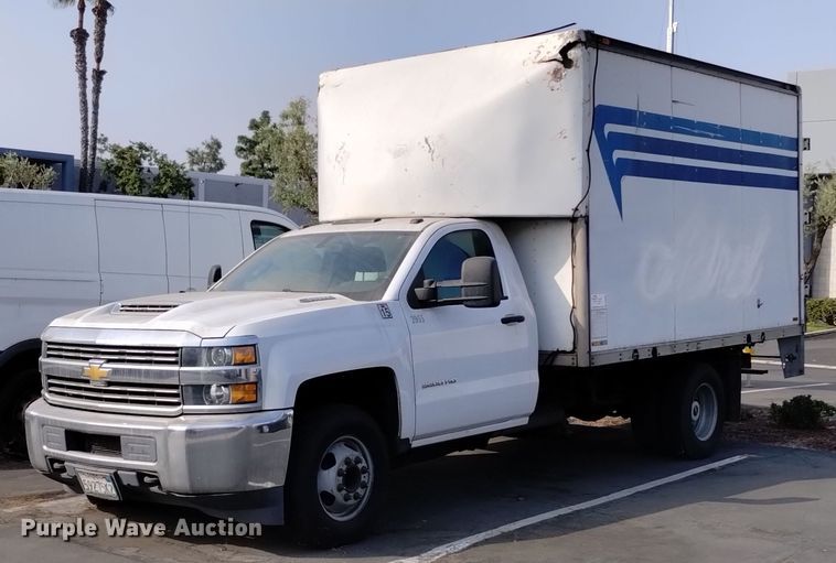 2018 Chevrolet Silverado 3500HD box truck - DQ6177