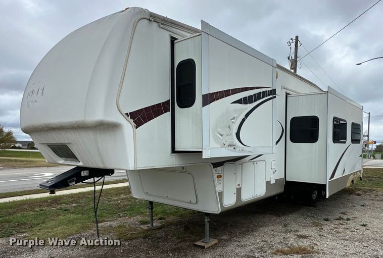 2009 Keystone Montana camper - DS3127