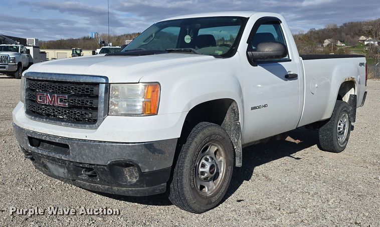 2012 GMC Sierra 2500HD pickup truck - DV0028