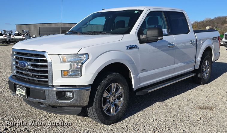 2016 Ford F150 SuperCrew pickup truck - DV0030