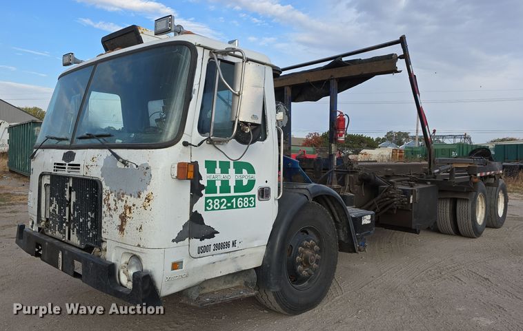 2006 AutoCar XPeditor roll-off container truck - DW3846