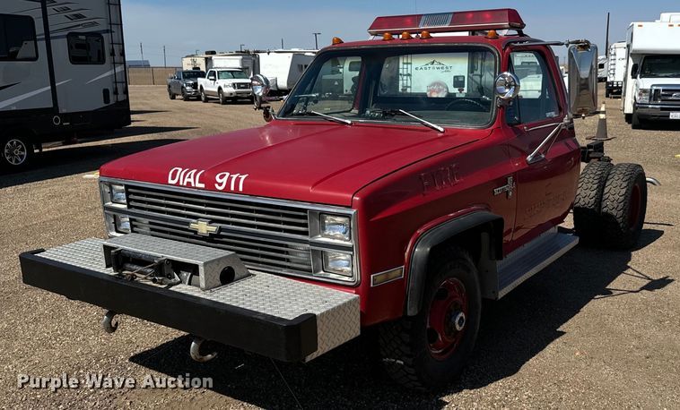 1983 Chevrolet  K30 Scottsdale pickup truck cab and chassis - DX3514