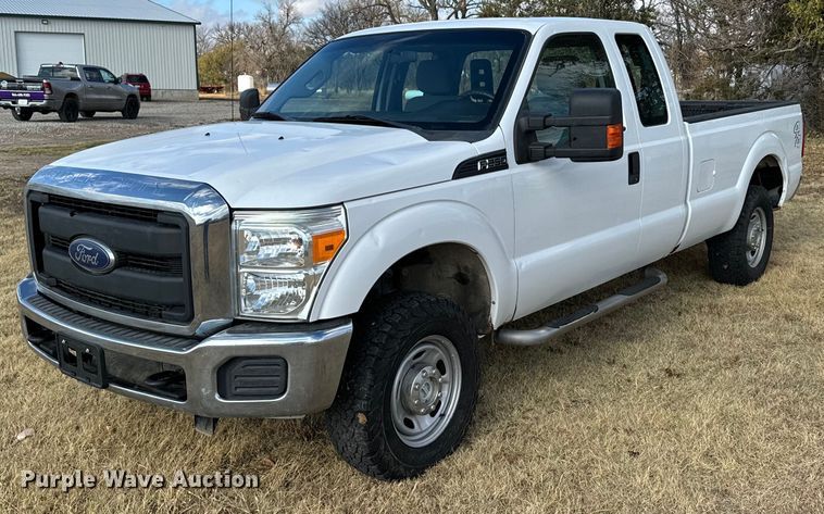 2015 Ford F250 Super Duty SuperCab pickup truck - DX3789
