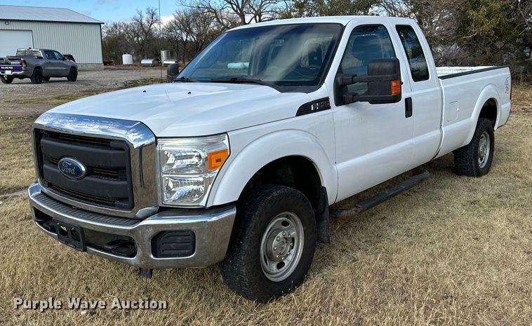 2015 Ford F250 Super Duty SuperCab pickup truck - DX3790