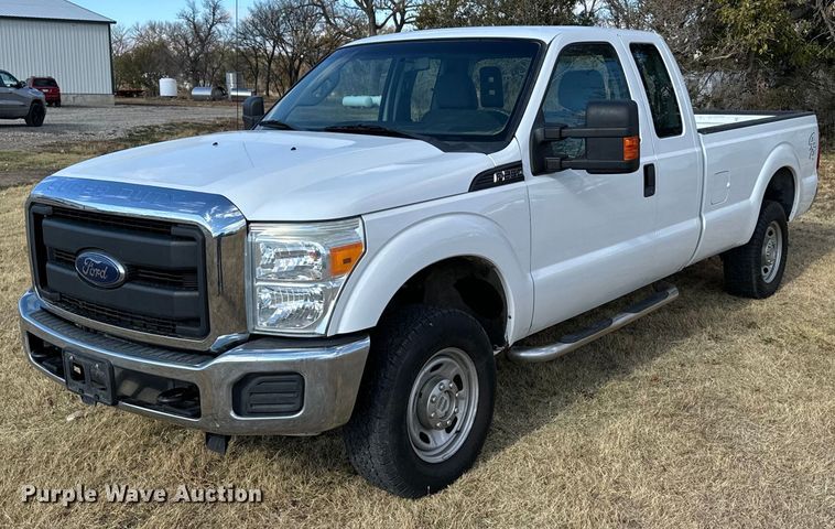 2016 Ford F250 Super Duty SuperCab pickup truck - DX3791