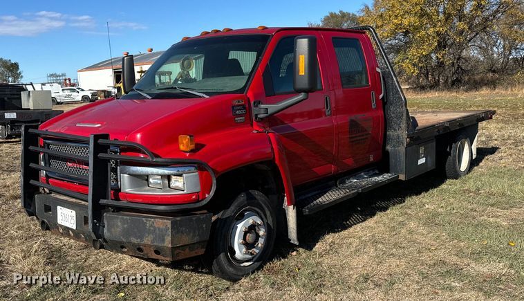 2004 GMC C4500 flatbed truck - DX3805