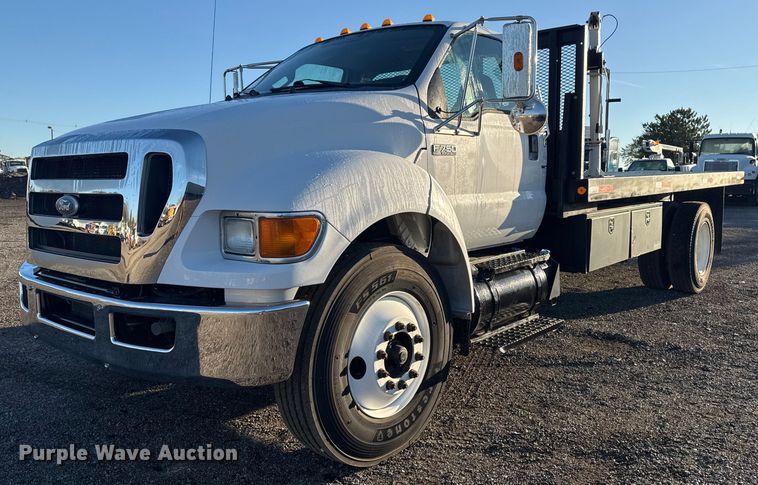 2011 Ford F750 Super Duty flatbed truck - EG2215